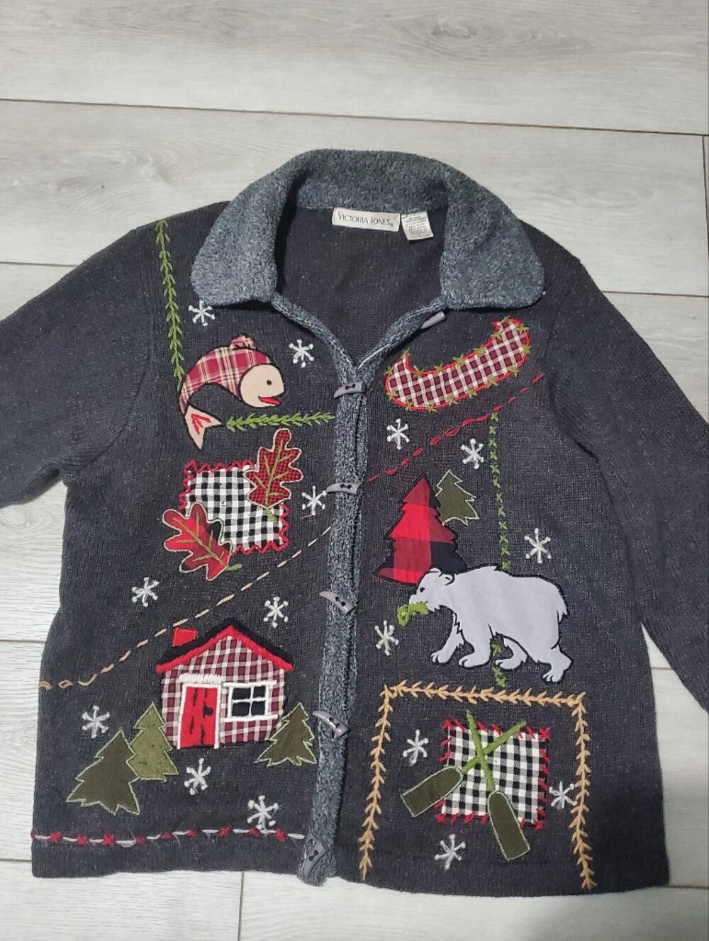 Victoria Jones winter cabin-themed novelty cardigan Sz L Grandmacore Cabincore